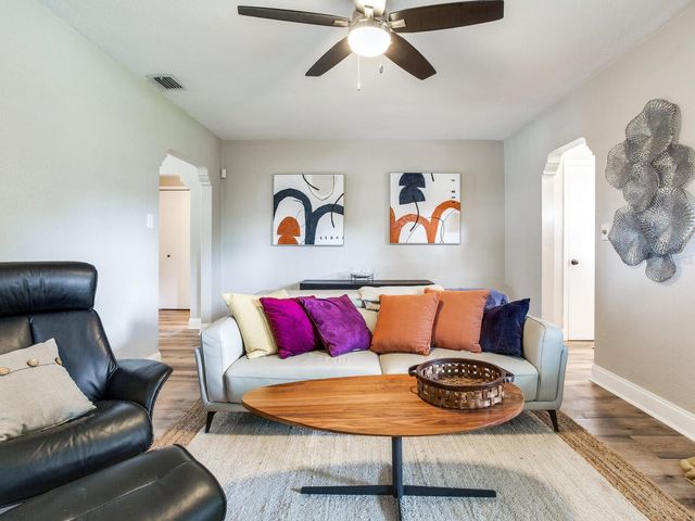 221 N CLEARVIEW AVENUE, Tampa, FL 33609