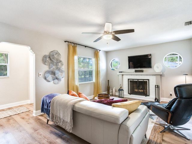 221 N CLEARVIEW AVENUE, Tampa, FL 33609