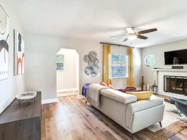 221 N CLEARVIEW AVENUE, Tampa, FL 33609