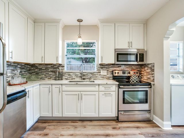 221 N CLEARVIEW AVENUE, Tampa, FL 33609