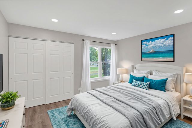1028 Rockport Drive, Carol Stream, IL 60188