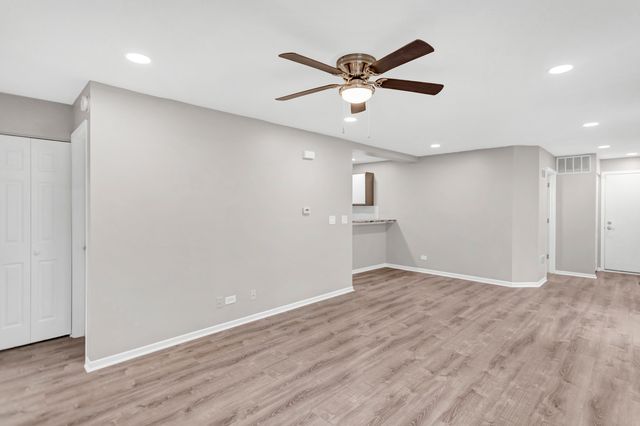 1028 Rockport Drive, Carol Stream, IL 60188