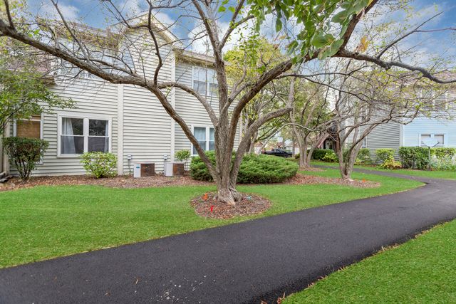 1028 Rockport Drive, Carol Stream, IL 60188