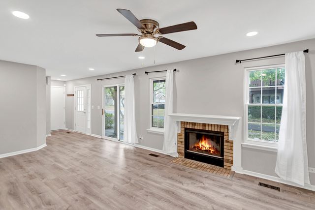 1028 Rockport Drive, Carol Stream, IL 60188