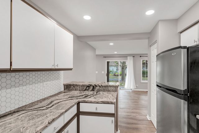 1028 Rockport Drive, Carol Stream, IL 60188