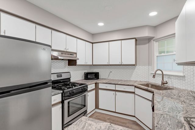 1028 Rockport Drive, Carol Stream, IL 60188