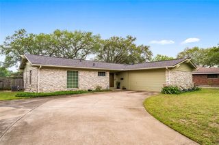 1108 David St, Sinton, TX 78387