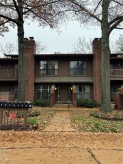 698 Trailcrest Court 5, Kirkwood, MO 63122