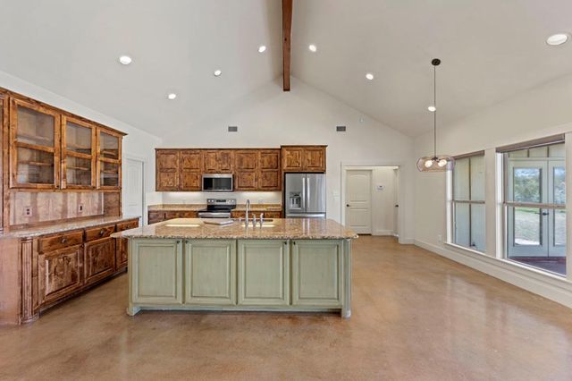 188 Mull Rd, Kerrville, TX 78028