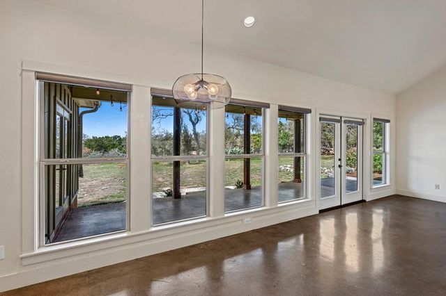 188 Mull Rd, Kerrville, TX 78028