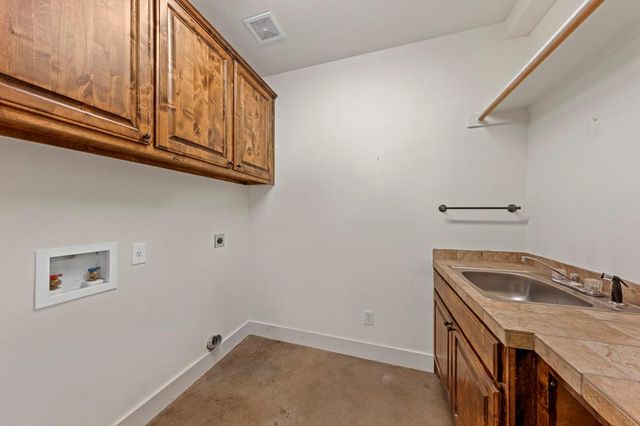 188 Mull Rd, Kerrville, TX 78028