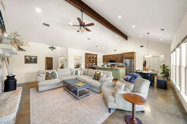 188 Mull Rd, Kerrville, TX 78028