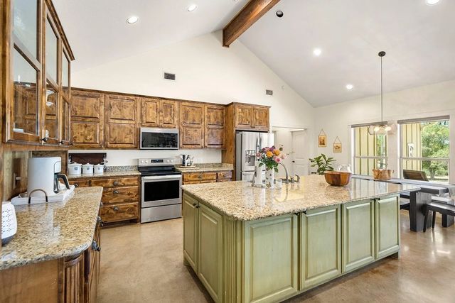 188 Mull Rd, Kerrville, TX 78028