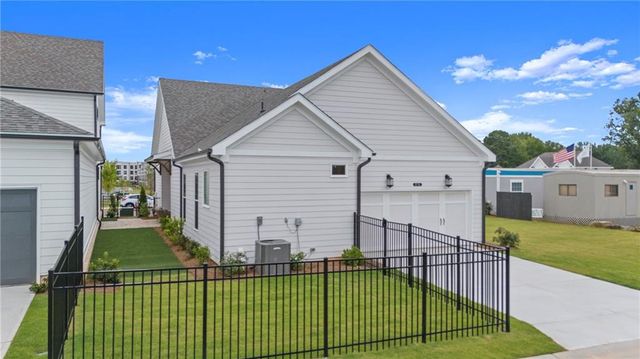 1052 Eastman Court, Hoschton, GA 30548