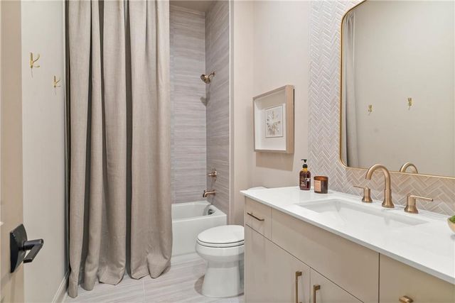 1052 Eastman Court, Hoschton, GA 30548