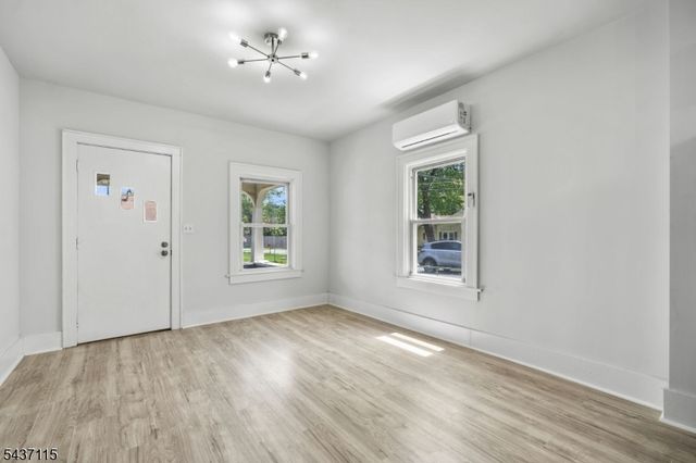 19 John Wilton St, Franklin Boro, NJ 07416