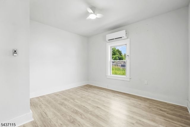 19 John Wilton St, Franklin Boro, NJ 07416