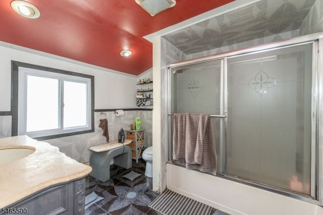1 Alexander Ave, Wanaque Boro, NJ 07420