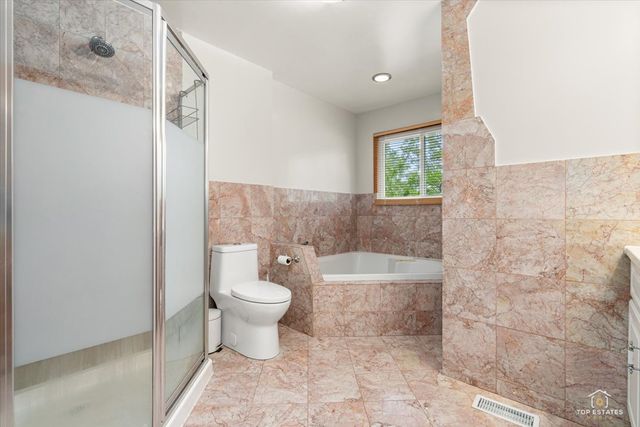 321 Hickory Lane, Schaumburg, IL 60193