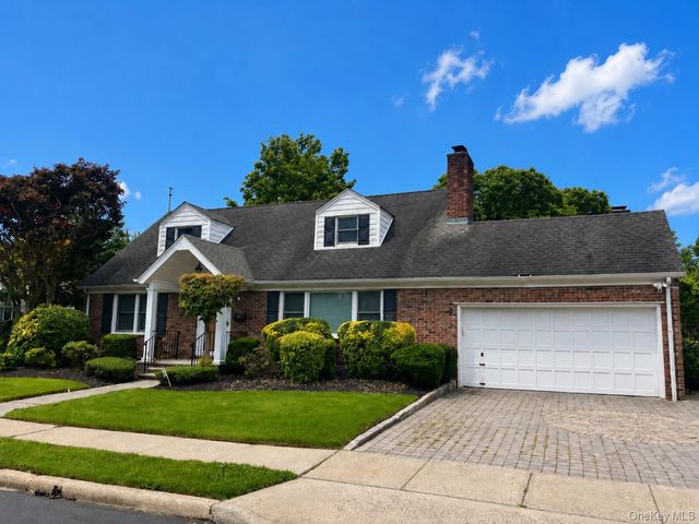 126 Hillside Avenue, Manhasset, NY 11030