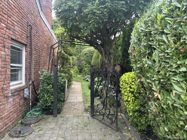 126 Hillside Avenue, Manhasset, NY 11030