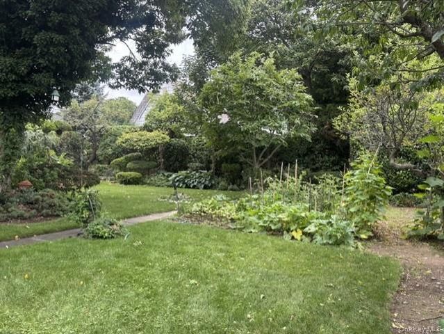 126 Hillside Avenue, Manhasset, NY 11030