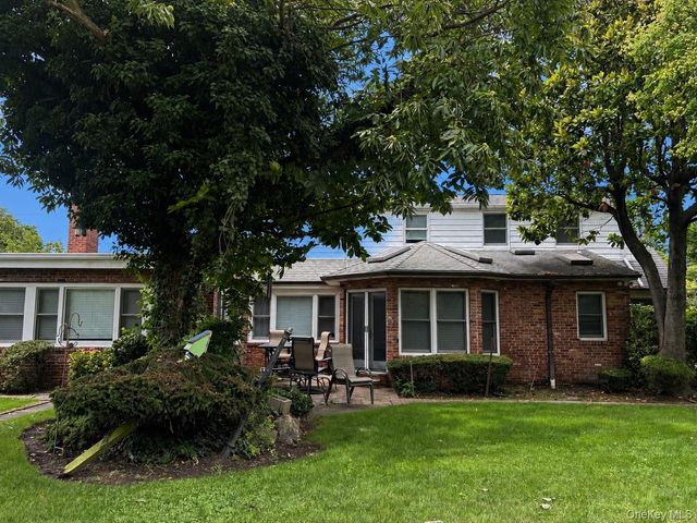 126 Hillside Avenue, Manhasset, NY 11030
