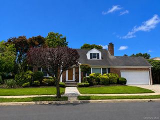 126 Hillside Avenue, Manhasset, NY 11030