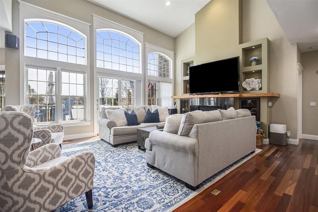 3975 Harbor Breeze Drive, Norton Shores, MI 49441