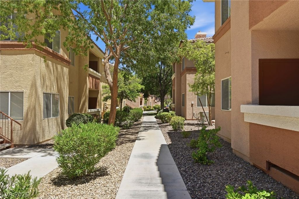 1050 East Cactus Avenue 2006, Las Vegas, NV 89183 — photo 3