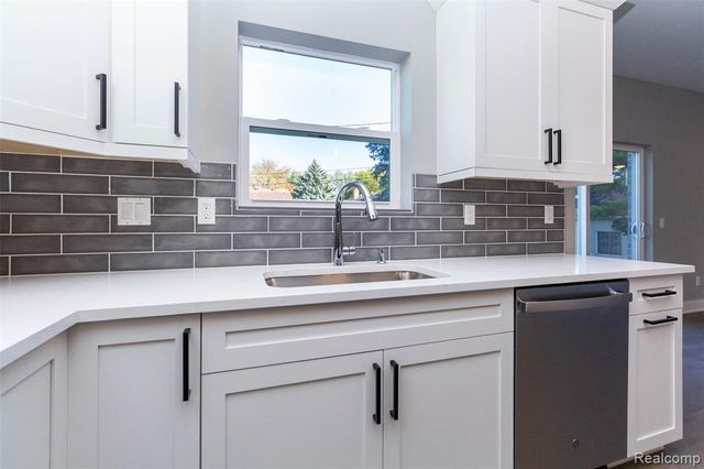 2023 Cecil Dr. Drive, Troy, MI 48083