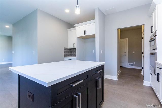 2023 Cecil Dr. Drive, Troy, MI 48083