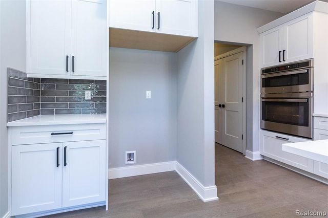 2023 Cecil Dr. Drive, Troy, MI 48083