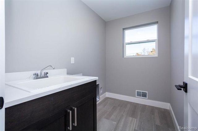 2023 Cecil Dr. Drive, Troy, MI 48083