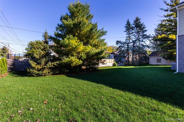2023 Cecil Dr. Drive, Troy, MI 48083