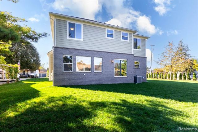 2023 Cecil Dr. Drive, Troy, MI 48083