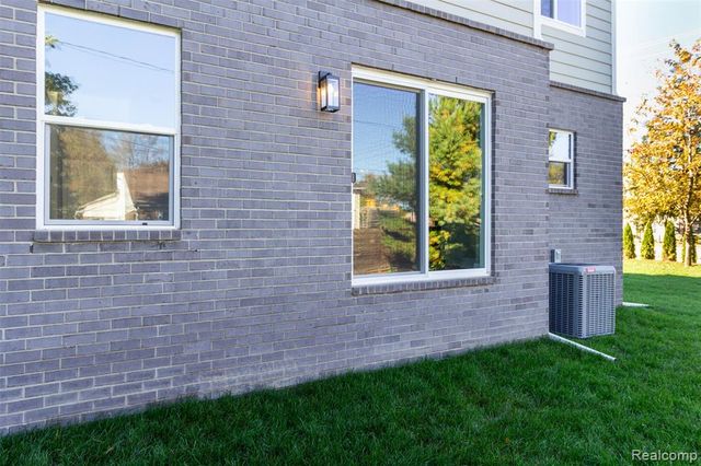 2023 Cecil Dr. Drive, Troy, MI 48083