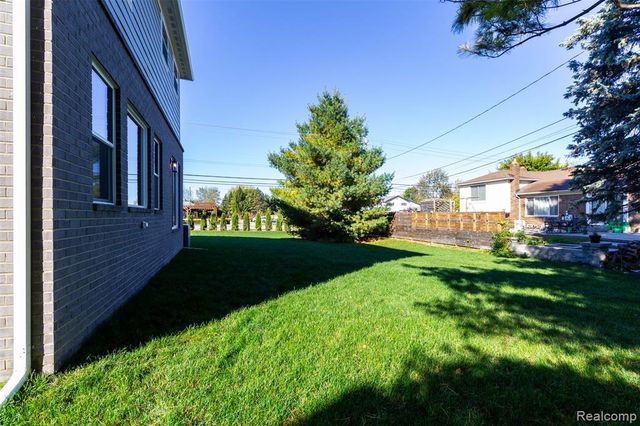 2023 Cecil Dr. Drive, Troy, MI 48083