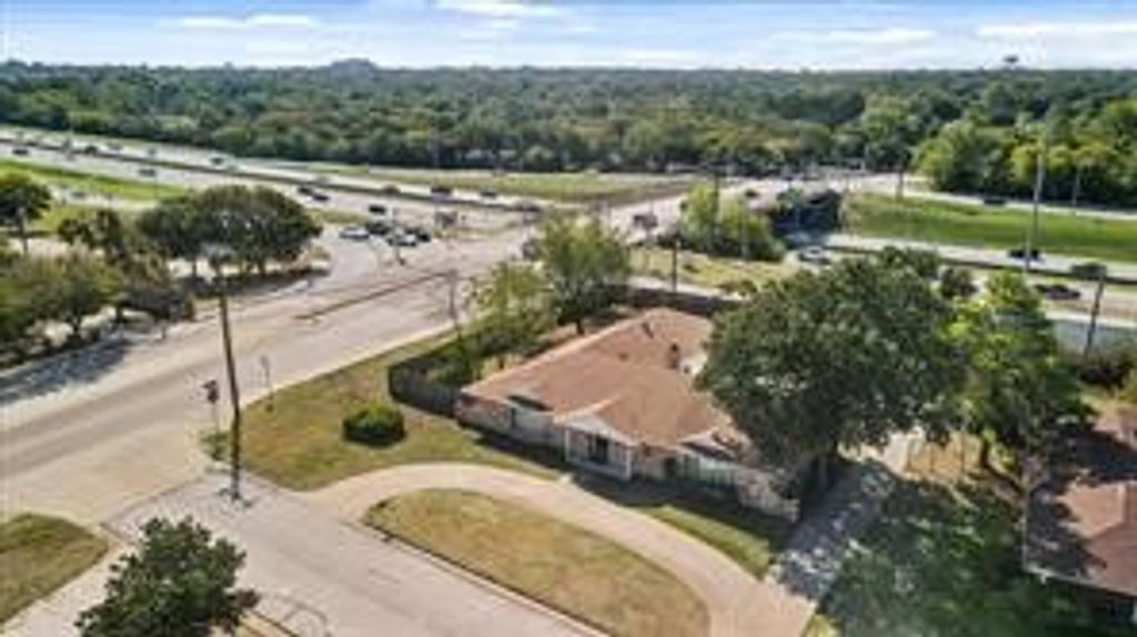 1700 Northcrest Drive, Arlington, TX 76012 — exterior