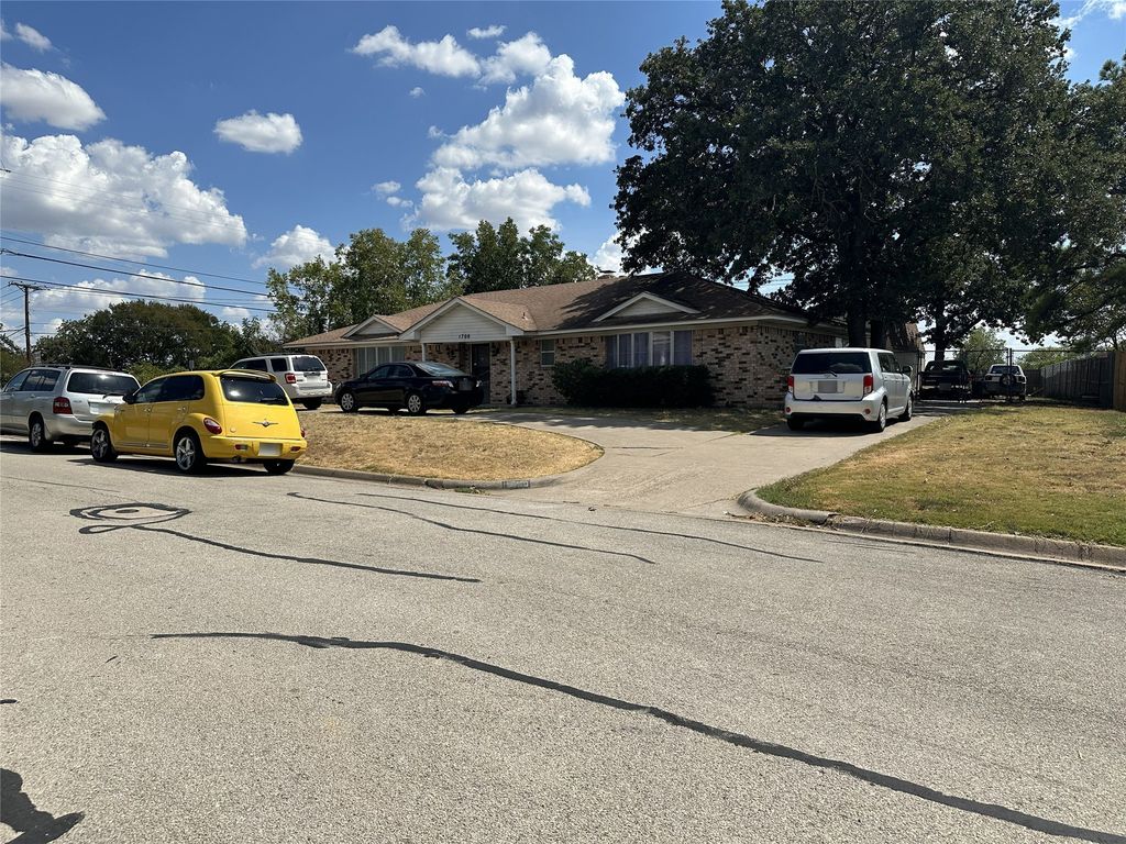 1700 Northcrest Drive, Arlington, TX 76012 — photo 5