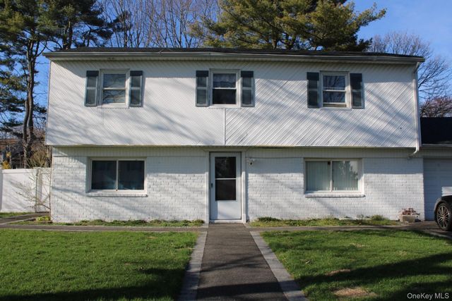 19 South Lane, Huntington, NY 11743