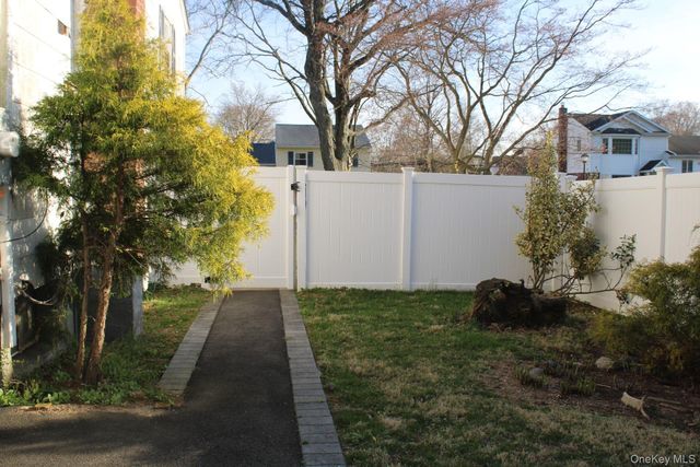 19 South Lane, Huntington, NY 11743