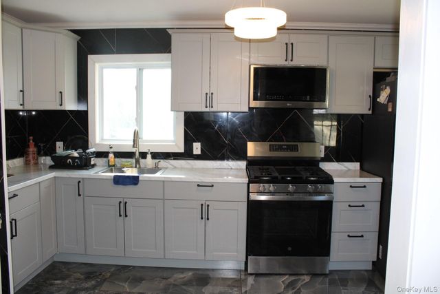19 South Lane, Huntington, NY 11743