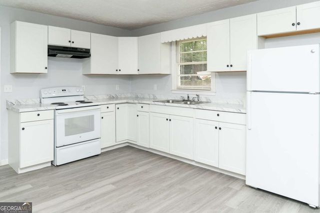 745 Kingsbridge Road, Carrollton, GA 30117