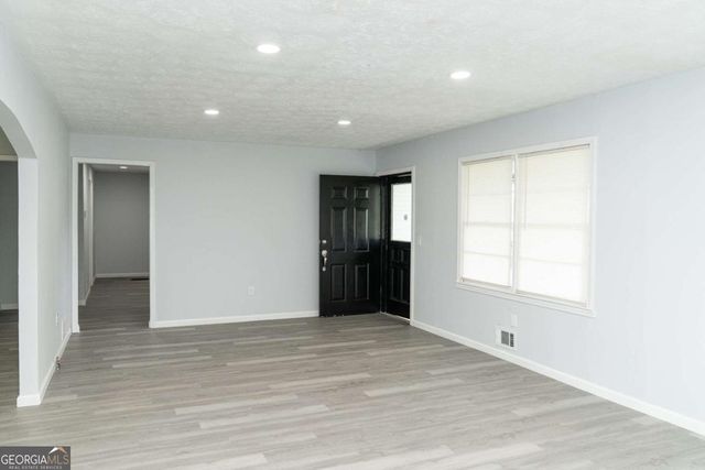 745 Kingsbridge Road, Carrollton, GA 30117