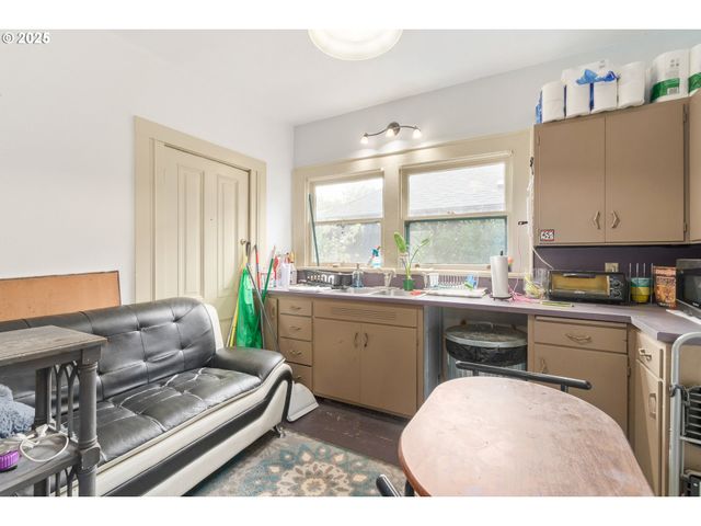 1492 PEARL St, Eugene, OR 97401