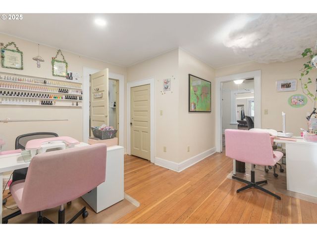 1492 PEARL St, Eugene, OR 97401