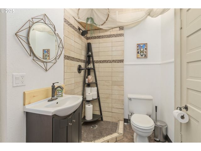 1492 PEARL St, Eugene, OR 97401