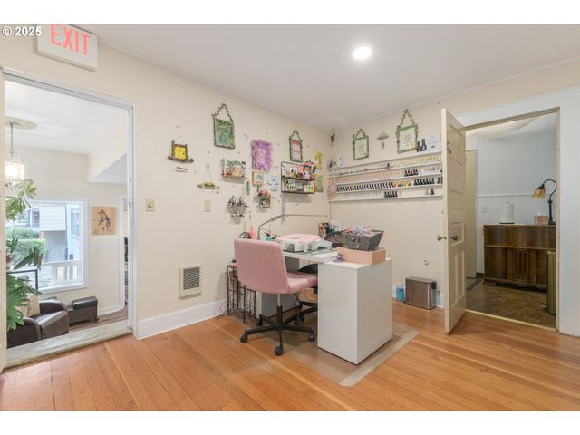 1492 PEARL St, Eugene, OR 97401
