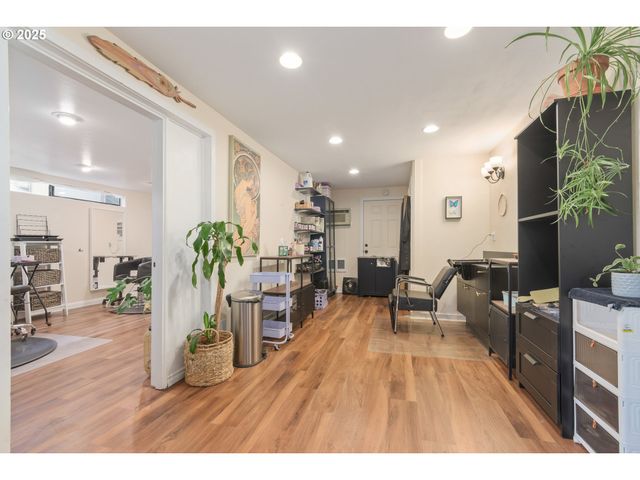1492 PEARL St, Eugene, OR 97401